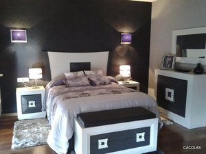 Habitación principal, mesitas de dos cajones con guias metálicas.