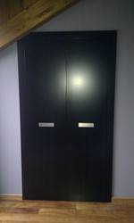Puertas armario vestidor, lacadas en negro.