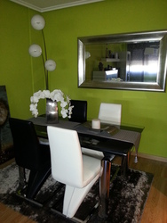 Zona de comedor con mesa extensible