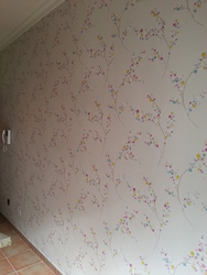 Papel lavable , instalado en cocina, disponible en varios colores.
