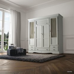 Armario de madera lacado
