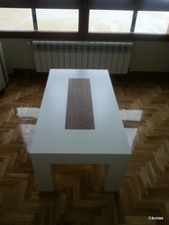 Mesa de centro diseño especial con nogal americano.