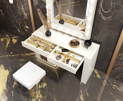 Detalle interior de cajones con divisores , varias opciones de acabados